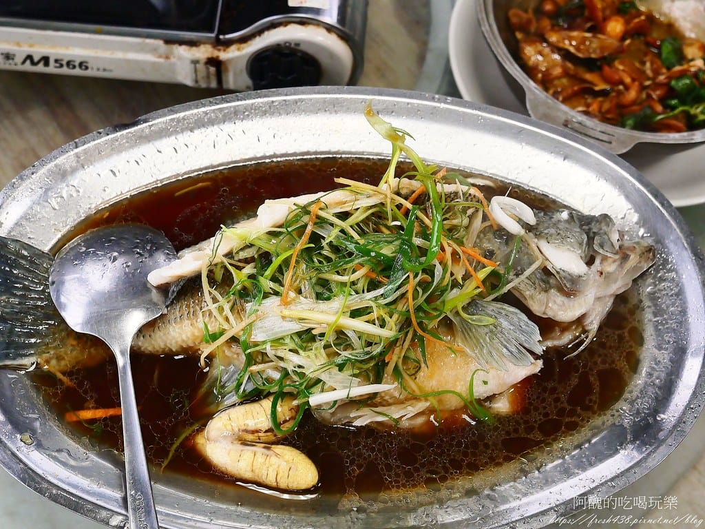 【新北美食】烏來i客棧,平價美味的餐廳,大推山鱸魚及白斬雞! 【新北美食】烏來i客棧,平價美味的餐廳,大推山鱸魚及白斬雞!