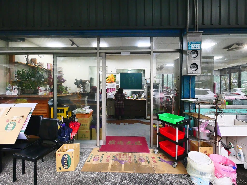 【新北美食】烏來i客棧,平價美味的餐廳,大推山鱸魚及白斬雞! 【新北美食】烏來i客棧,平價美味的餐廳,大推山鱸魚及白斬雞!