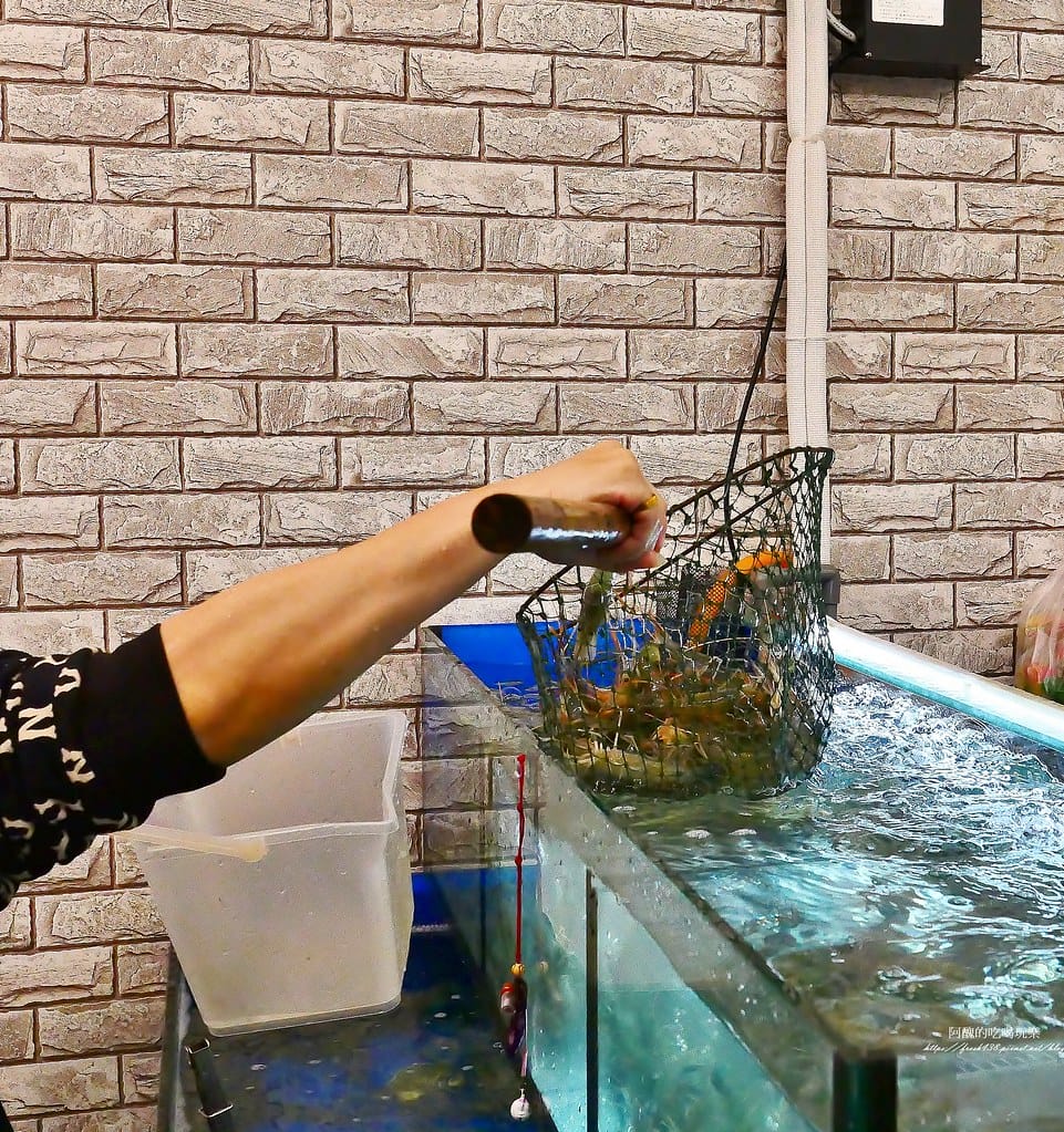 【台北美食】蝦之城活蝦餐廳,西門町必吃活蝦料理。 【台北美食】蝦之城活蝦餐廳,西門町必吃活蝦料理。