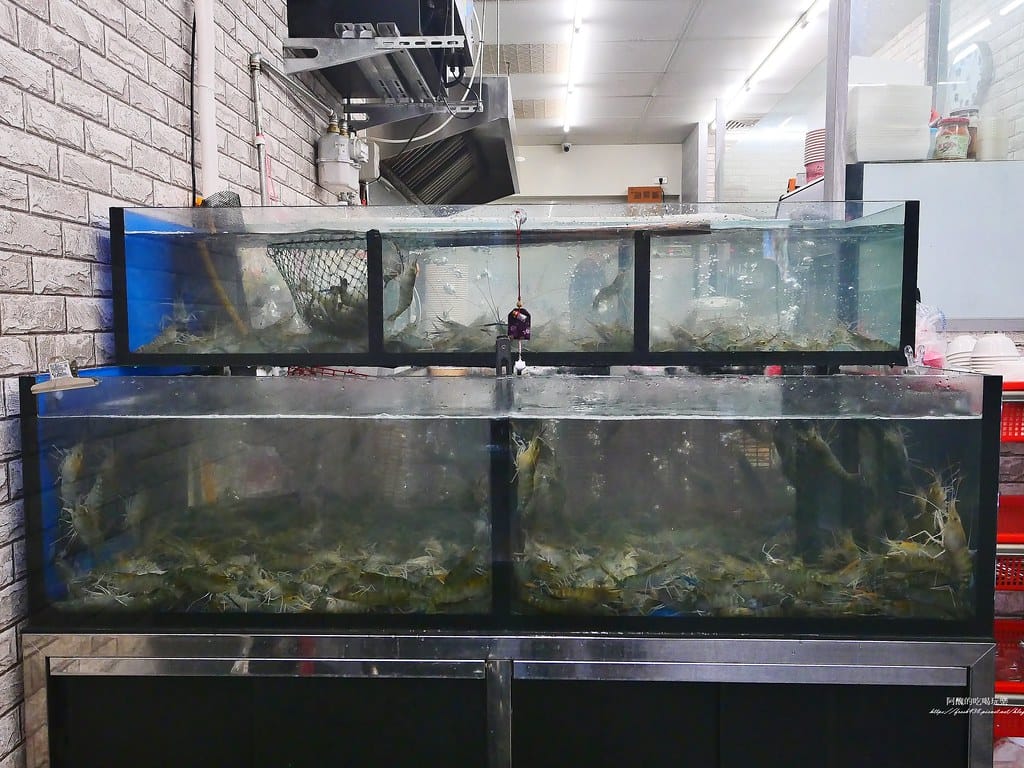 【台北美食】蝦之城活蝦餐廳,西門町必吃活蝦料理。 【台北美食】蝦之城活蝦餐廳,西門町必吃活蝦料理。
