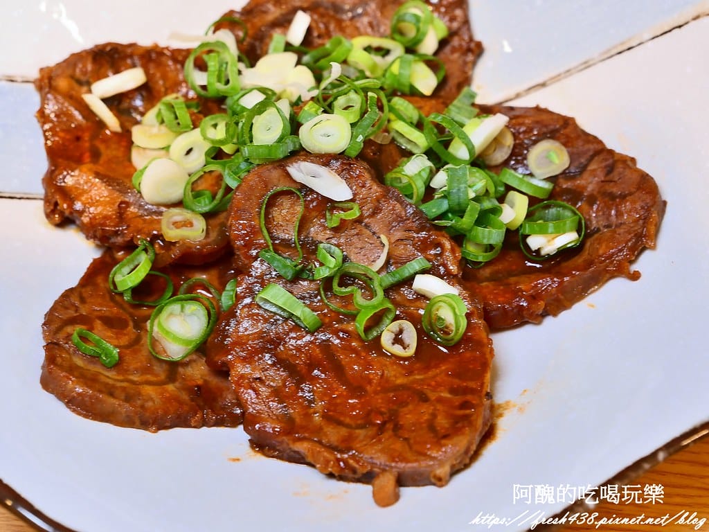 【桃園美食】集英會牛肉麵館-文化店，湯頭濃郁、牛肉大塊，提供