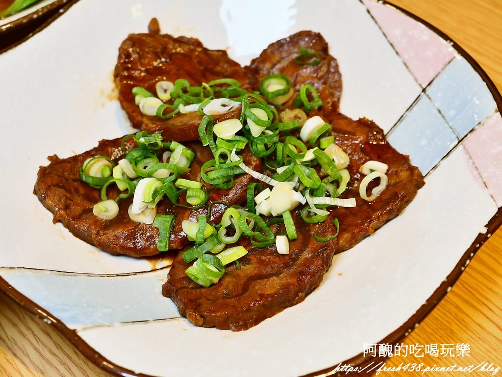 【桃園美食】集英會牛肉麵館-文化店，湯頭濃郁、牛肉大塊，提供
