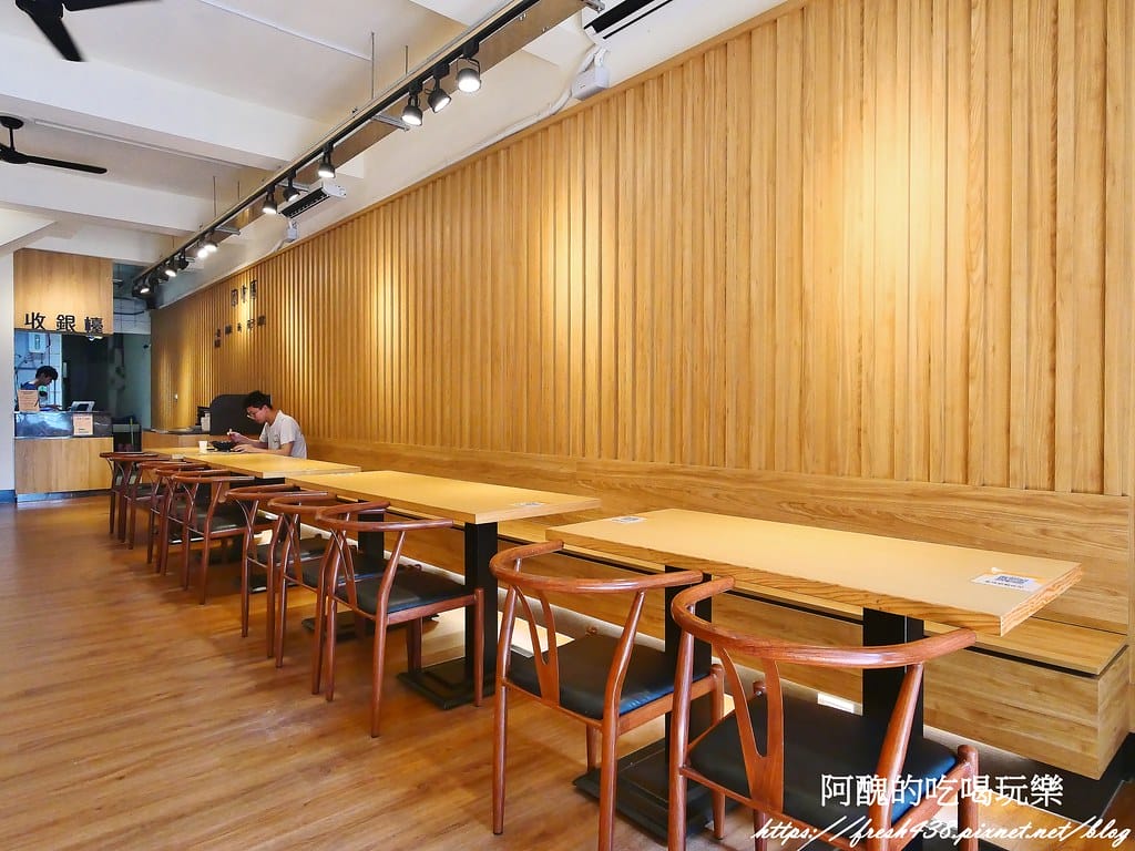 【桃園美食】集英會牛肉麵館-文化店，湯頭濃郁、牛肉大塊，提供