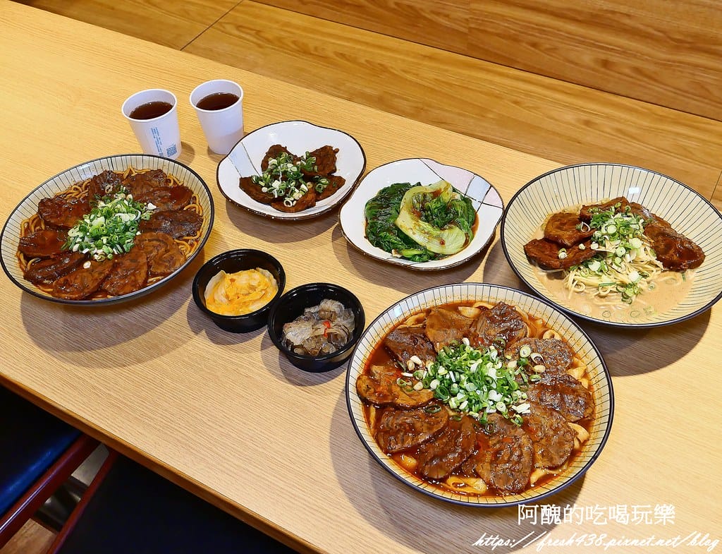 【桃園美食】集英會牛肉麵館-文化店，湯頭濃郁、牛肉大塊，提供