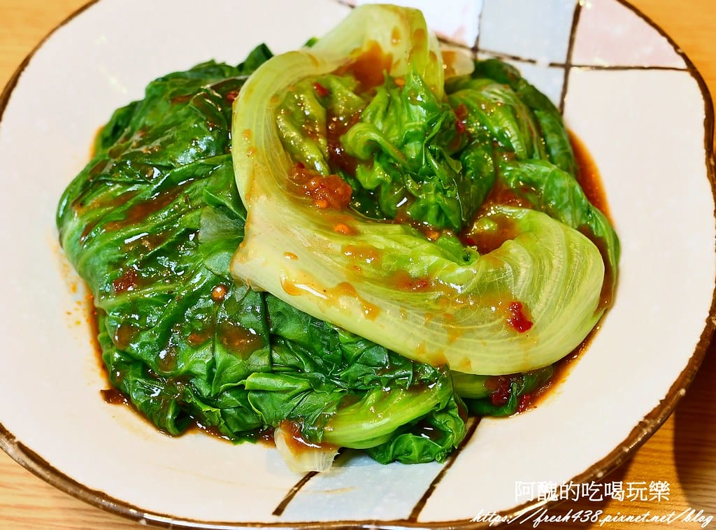 【桃園美食】集英會牛肉麵館-文化店，湯頭濃郁、牛肉大塊，提供