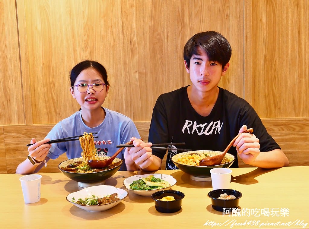 【桃園美食】集英會牛肉麵館-文化店，湯頭濃郁、牛肉大塊，提供