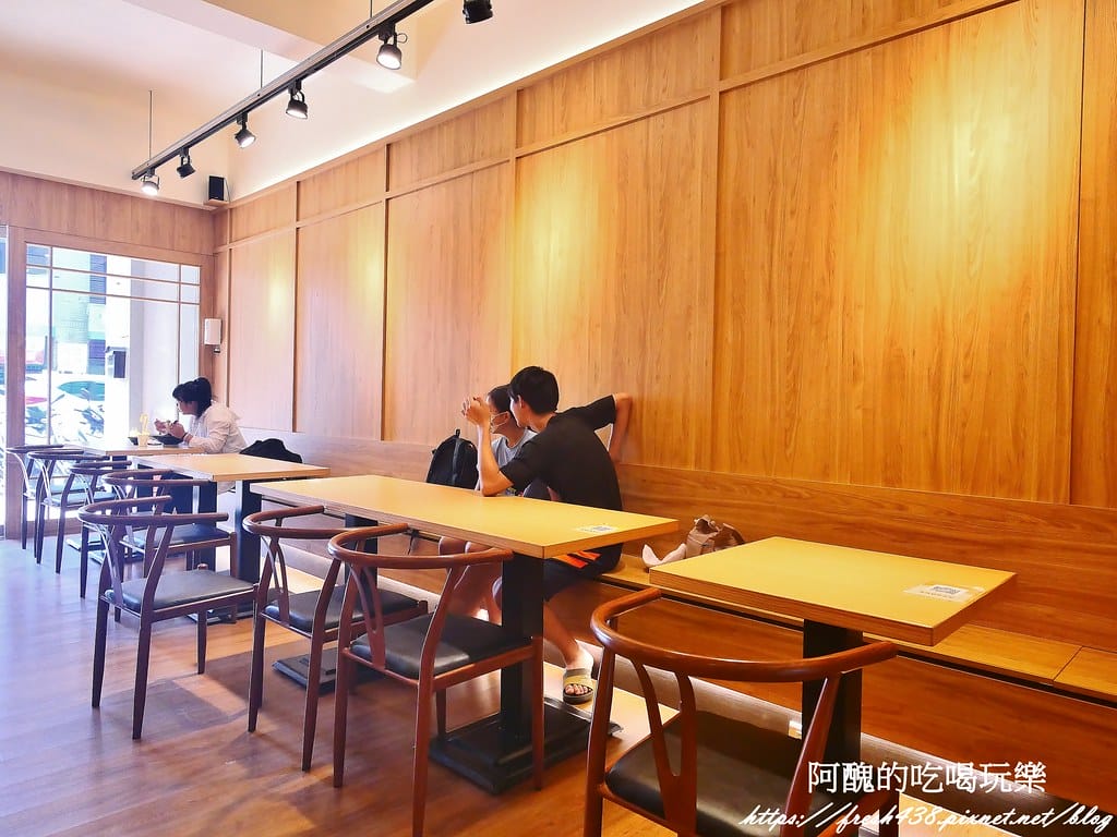 【桃園美食】集英會牛肉麵館-文化店，湯頭濃郁、牛肉大塊，提供