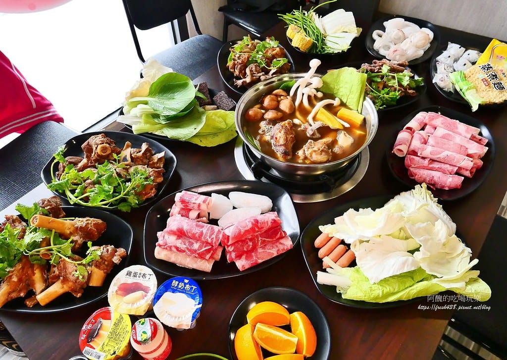 【樹林美食】羊霸天下-樹林店，羊肉爐吃到飽餐廳，各樣鮮美食材