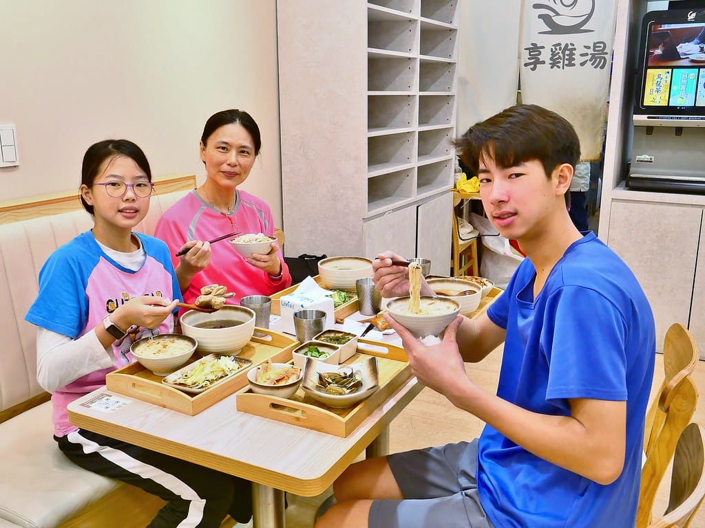 【中和雞湯推薦】享雞湯在地人最愛！中和必喝溫潤系雞湯、平價補