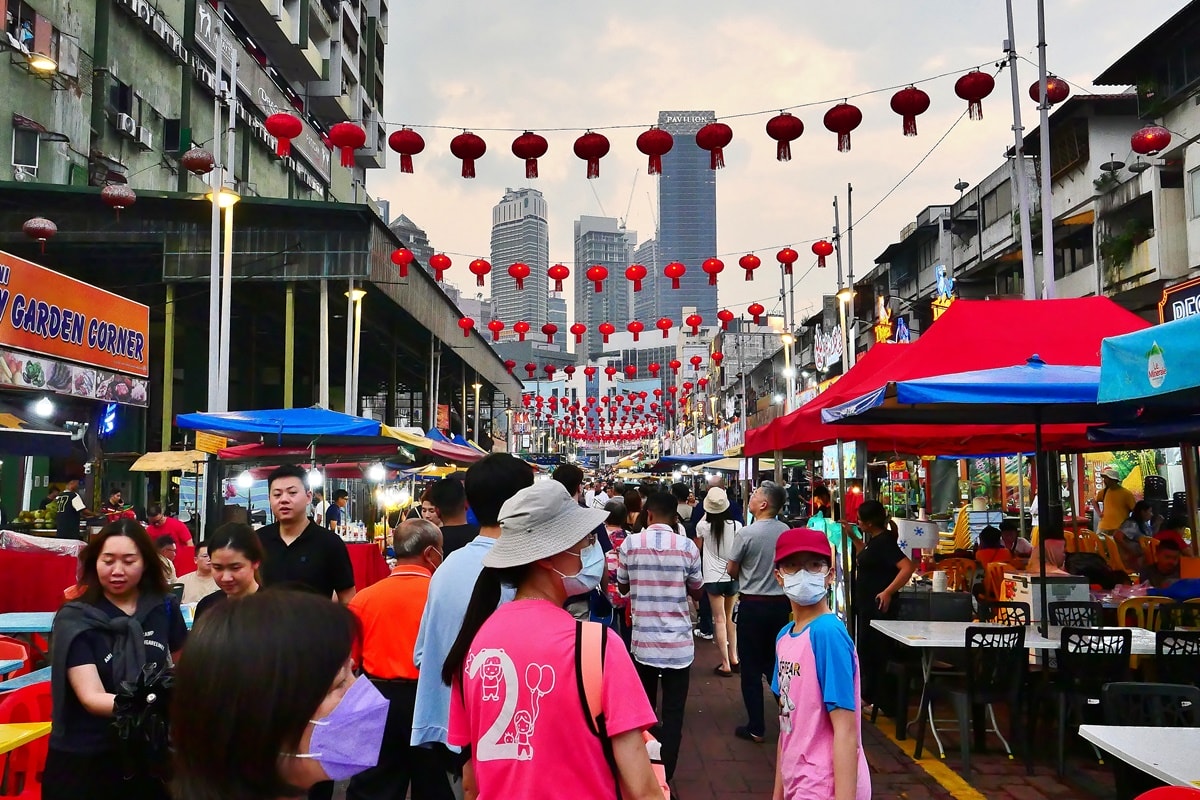 亞羅街夜市美食攻略｜黃亞華必吃菜單與必吃攤位整理