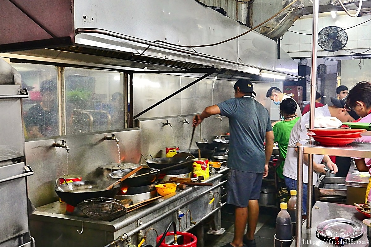 亞羅街夜市美食攻略｜黃亞華必吃菜單與必吃攤位整理