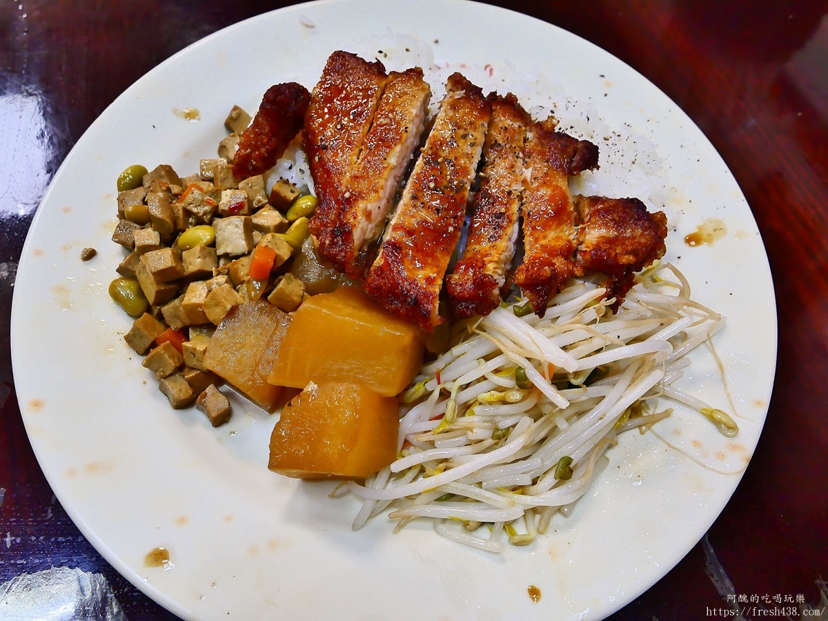 林記台南無刺虱目魚粥台北總店｜捷運後山埤站人氣小吃，排骨飯必點、無刺虱目魚肚湯不能錯過