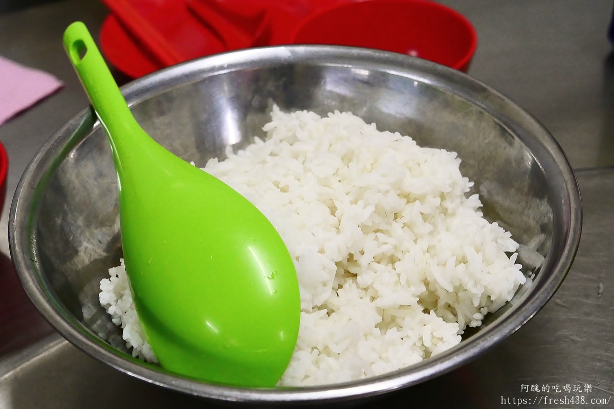 亞羅街夜市美食攻略｜黃亞華必吃菜單與必吃攤位整理