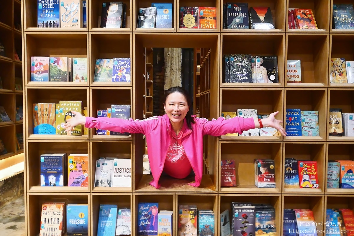 【吉隆坡網紅必訪】BookXcess RexKL 最美迷宮書店!廢棄戲院變身6000呎書海,IG必拍 - 第17張圖 【吉隆坡網紅必訪】BookXcess RexKL 最美迷宮書店!廢棄戲院變身6000呎書海,IG必拍