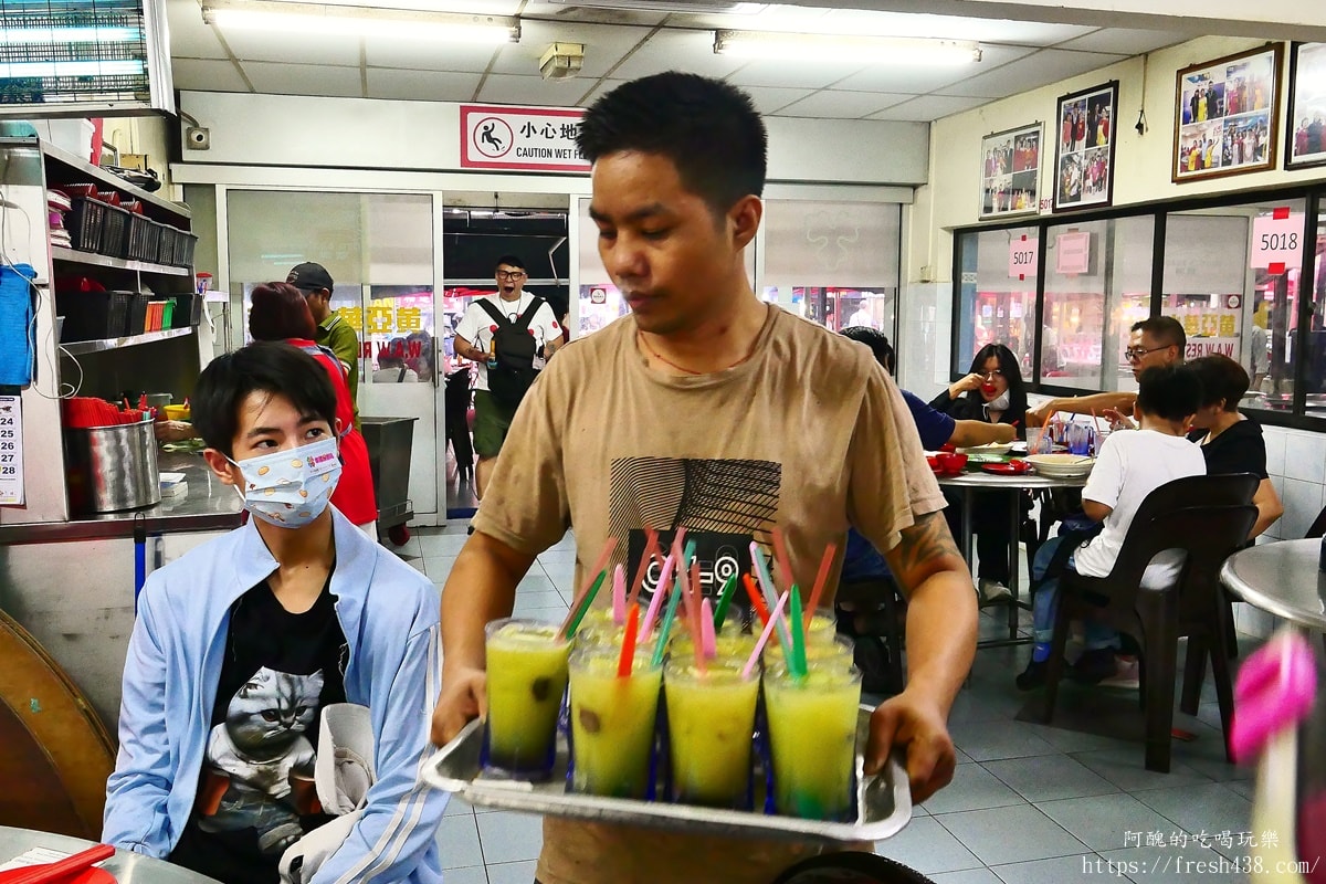 亞羅街夜市美食攻略｜黃亞華必吃菜單與必吃攤位整理