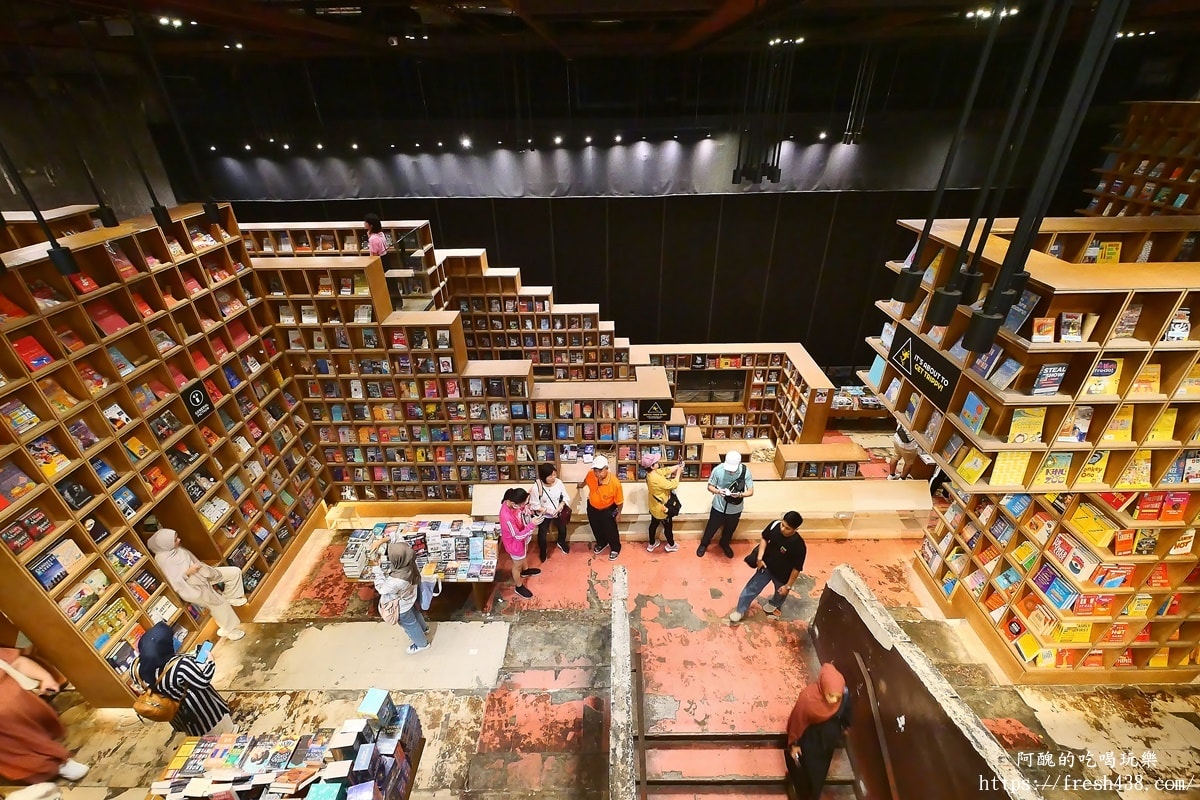 【吉隆坡網紅必訪】BookXcess RexKL 最美迷宮書店!廢棄戲院變身6000呎書海,IG必拍 - 第20張圖 【吉隆坡網紅必訪】BookXcess RexKL 最美迷宮書店!廢棄戲院變身6000呎書海,IG必拍