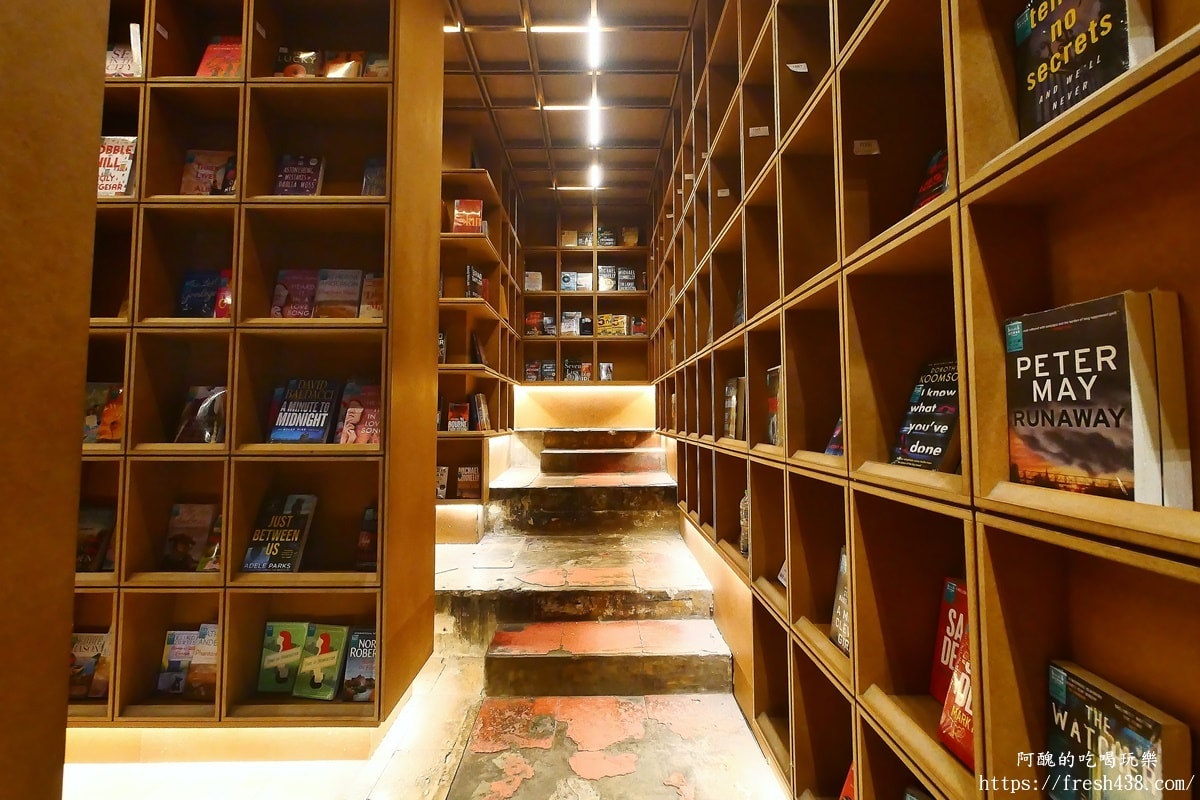 【吉隆坡網紅必訪】BookXcess RexKL 最美迷宮書店!廢棄戲院變身6000呎書海,IG必拍 - 第13張圖 【吉隆坡網紅必訪】BookXcess RexKL 最美迷宮書店!廢棄戲院變身6000呎書海,IG必拍