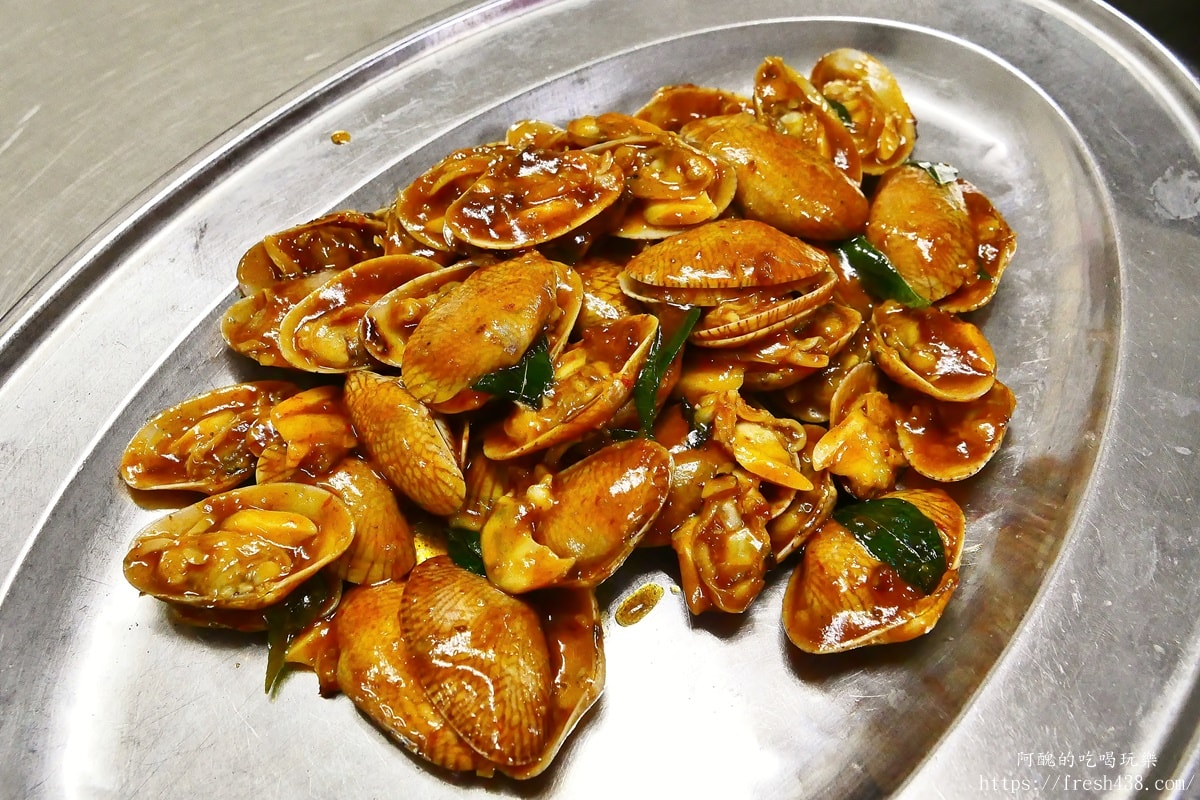 亞羅街夜市美食攻略｜黃亞華必吃菜單與必吃攤位整理