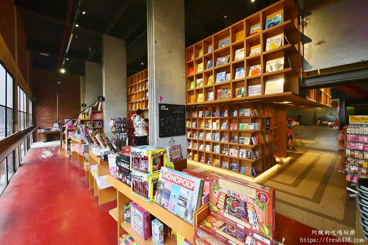 【吉隆坡網紅必訪】BookXcess RexKL 最美迷宮書店!廢棄戲院變身6000呎書海,IG必拍 - 第23張圖 【吉隆坡網紅必訪】BookXcess RexKL 最美迷宮書店!廢棄戲院變身6000呎書海,IG必拍