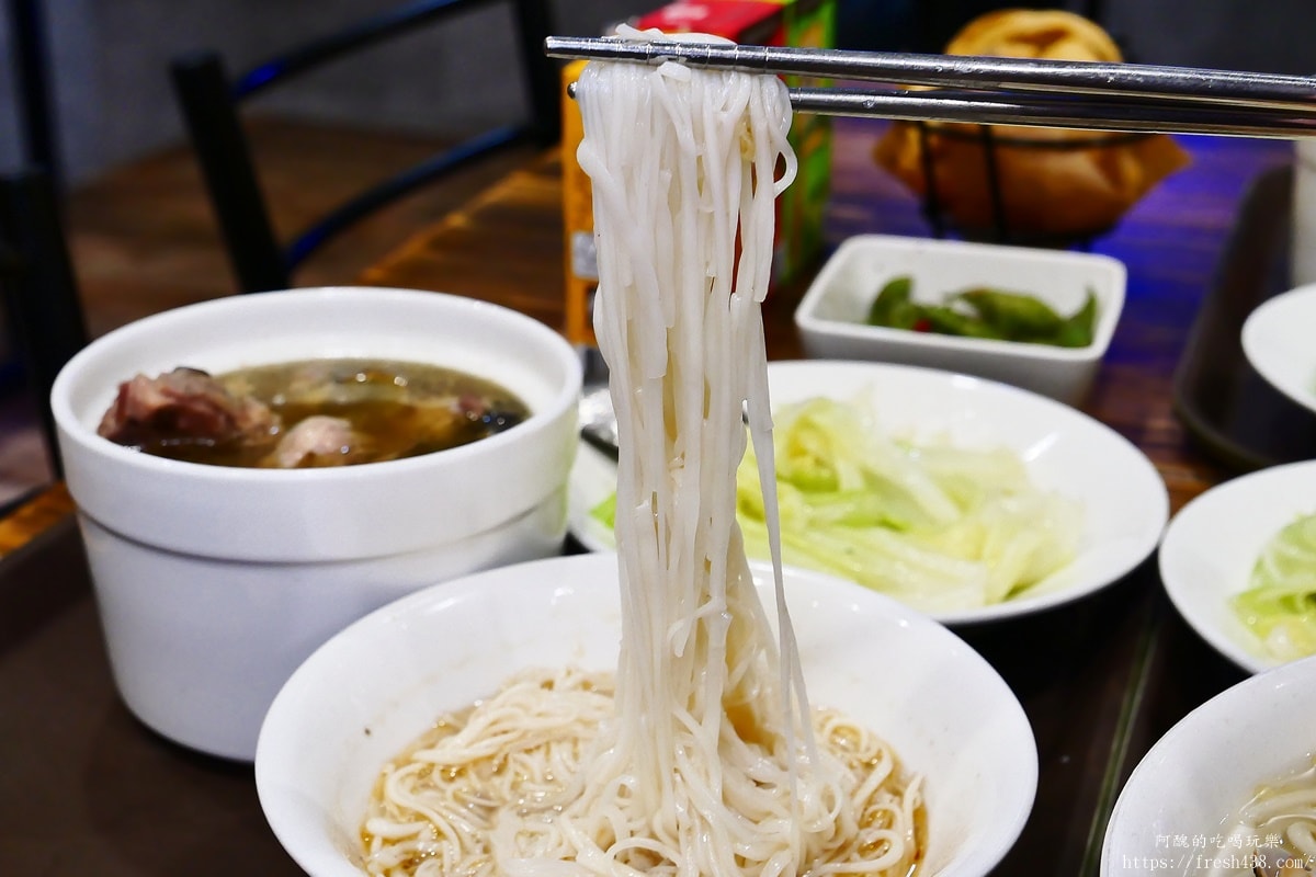 元氣十盅中壢店｜原台G創始店二代傳承，蒸煮雞湯食補美容推薦