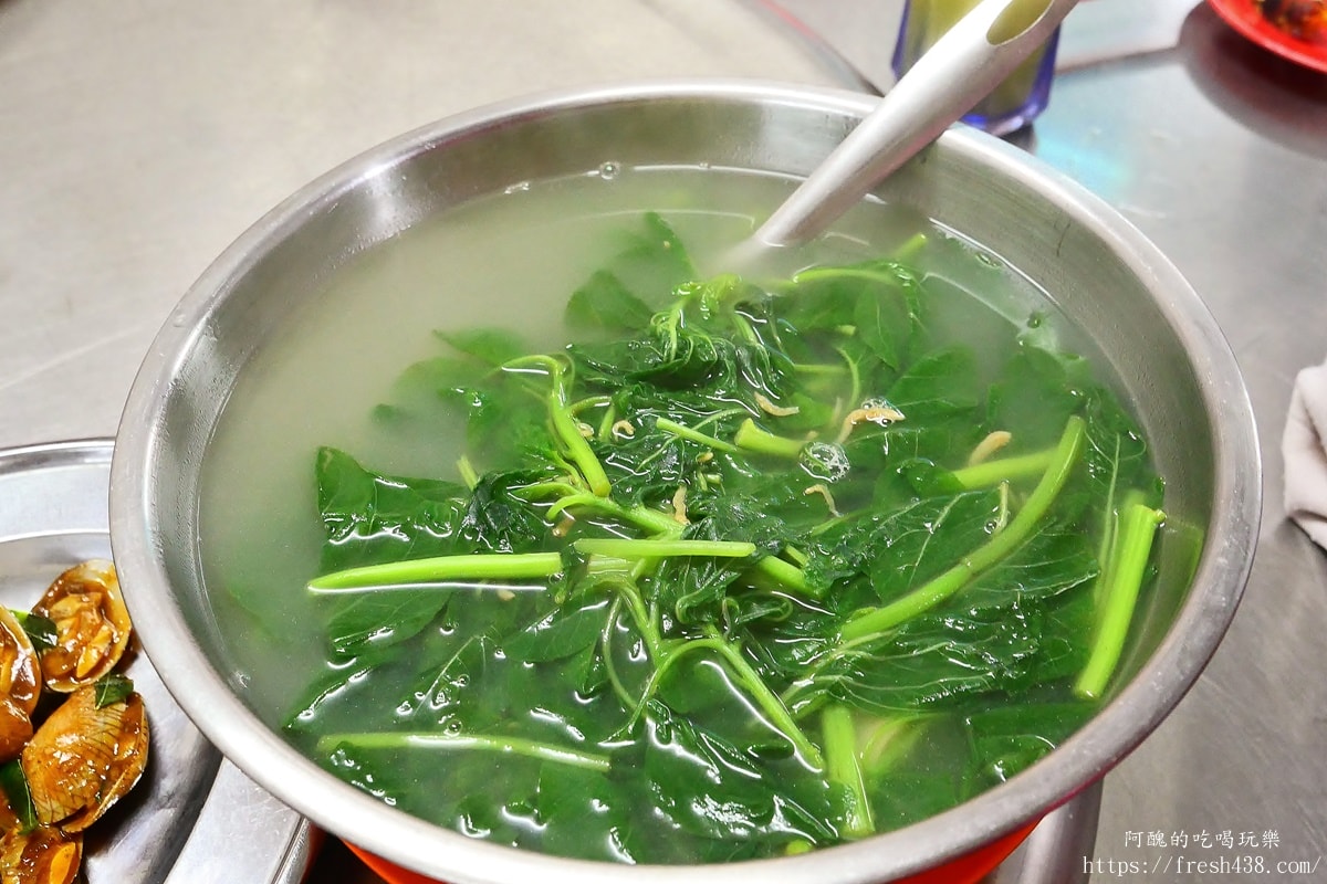 亞羅街夜市美食攻略｜黃亞華必吃菜單與必吃攤位整理