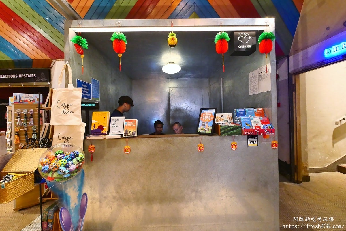 【吉隆坡網紅必訪】BookXcess RexKL 最美迷宮書店!廢棄戲院變身6000呎書海,IG必拍 - 第24張圖 【吉隆坡網紅必訪】BookXcess RexKL 最美迷宮書店!廢棄戲院變身6000呎書海,IG必拍