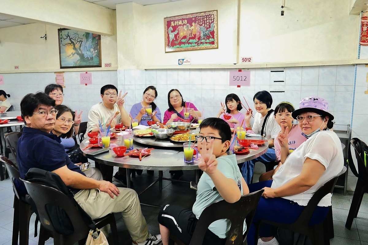亞羅街夜市美食攻略｜黃亞華必吃菜單與必吃攤位整理