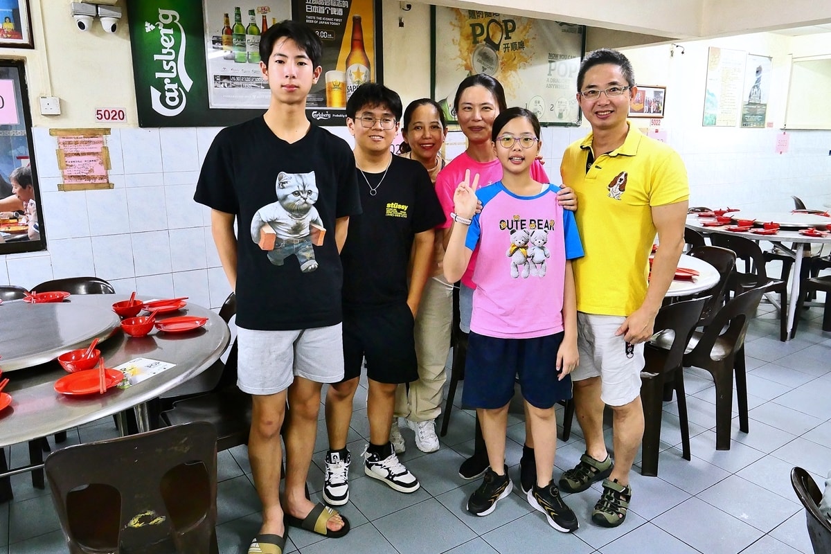 亞羅街夜市美食攻略｜黃亞華必吃菜單與必吃攤位整理