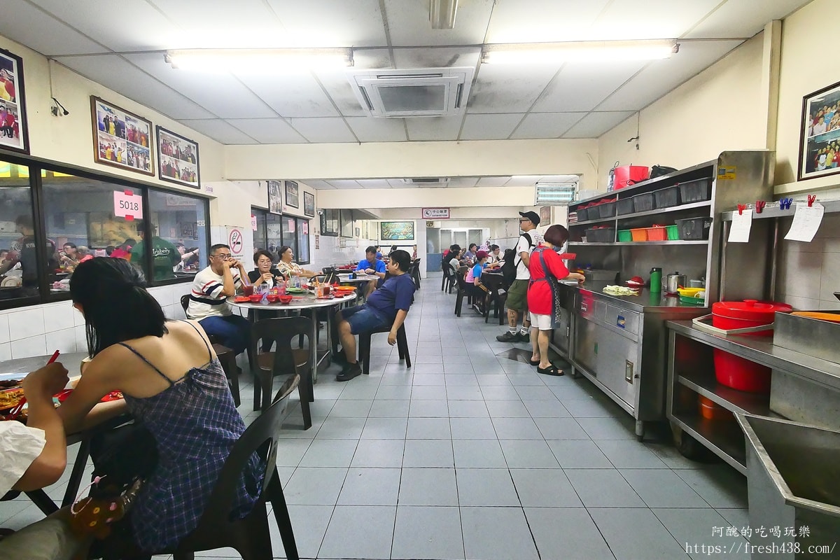 亞羅街夜市美食攻略｜黃亞華必吃菜單與必吃攤位整理