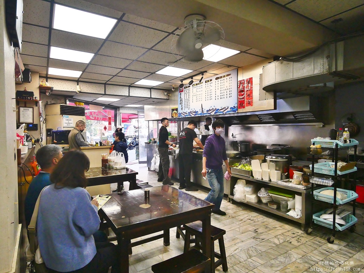林記台南無刺虱目魚粥台北總店｜捷運後山埤站人氣小吃，排骨飯必點、無刺虱目魚肚湯不能錯過
