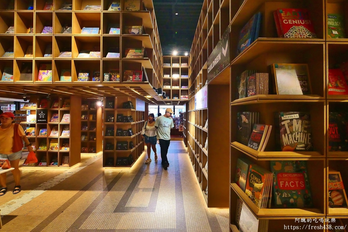 【吉隆坡網紅必訪】BookXcess RexKL 最美迷宮書店!廢棄戲院變身6000呎書海,IG必拍 - 第8張圖 【吉隆坡網紅必訪】BookXcess RexKL 最美迷宮書店!廢棄戲院變身6000呎書海,IG必拍