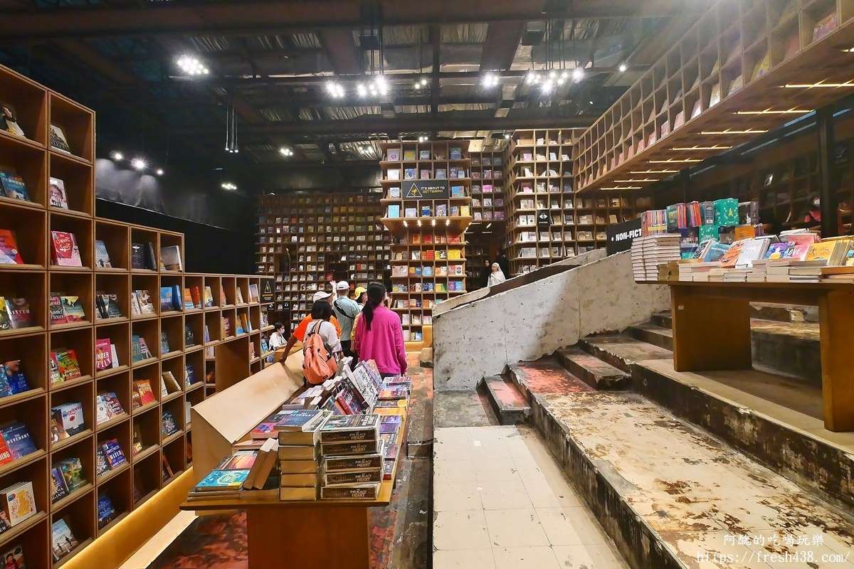 【吉隆坡網紅必訪】BookXcess RexKL 最美迷宮書店!廢棄戲院變身6000呎書海,IG必拍 - 第10張圖 【吉隆坡網紅必訪】BookXcess RexKL 最美迷宮書店!廢棄戲院變身6000呎書海,IG必拍