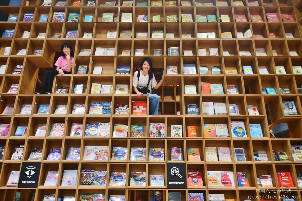 【吉隆坡網紅必訪】BookXcess RexKL 最美迷宮書店!廢棄戲院變身6000呎書海,IG必拍 - 第15張圖 【吉隆坡網紅必訪】BookXcess RexKL 最美迷宮書店!廢棄戲院變身6000呎書海,IG必拍