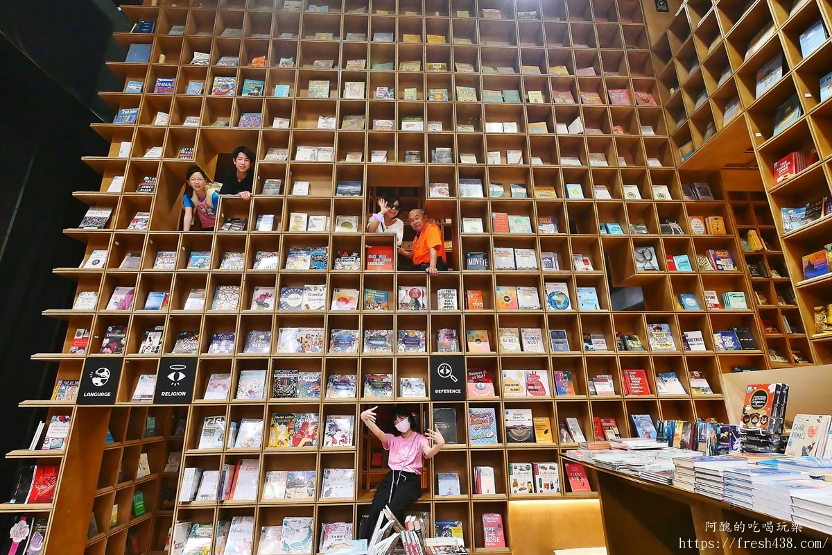 【吉隆坡網紅必訪】BookXcess RexKL 最美迷宮書店!廢棄戲院變身6000呎書海,IG必拍 - 第14張圖 【吉隆坡網紅必訪】BookXcess RexKL 最美迷宮書店!廢棄戲院變身6000呎書海,IG必拍