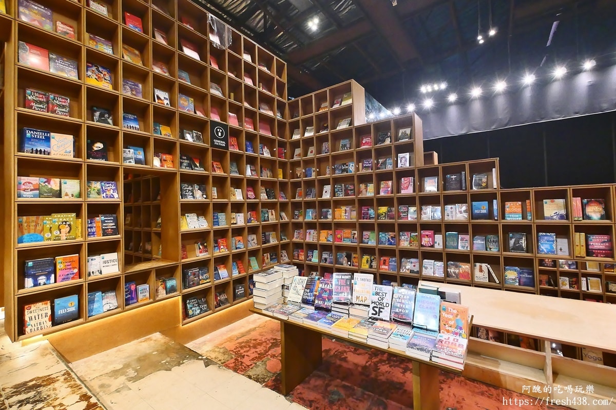 【吉隆坡網紅必訪】BookXcess RexKL 最美迷宮書店!廢棄戲院變身6000呎書海,IG必拍 - 第11張圖 【吉隆坡網紅必訪】BookXcess RexKL 最美迷宮書店!廢棄戲院變身6000呎書海,IG必拍