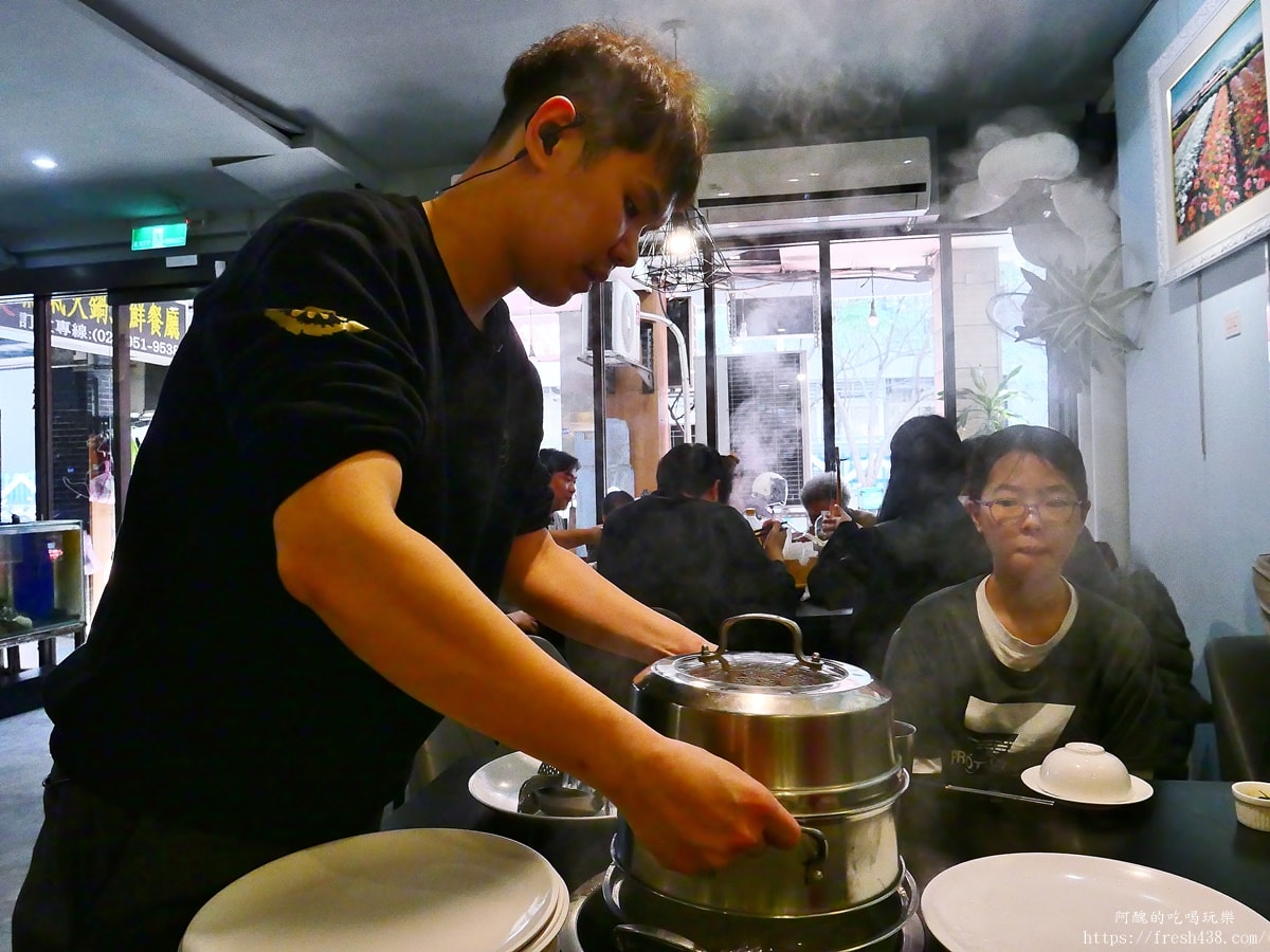 2026板橋海鮮餐廳推薦｜蒸天下蒸氣火鍋四人極品套餐評價，龍蝦干貝粥必吃