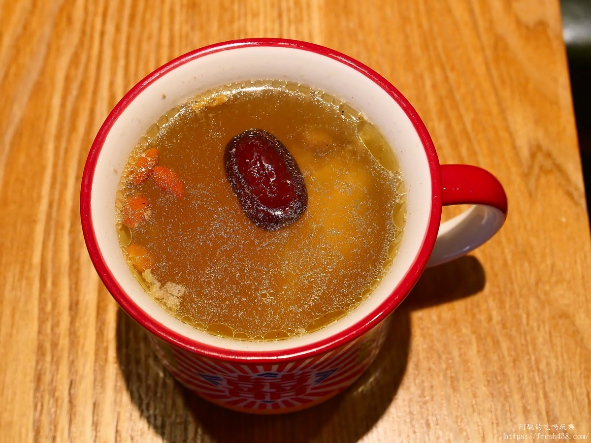 【中和美食】秦朝老碗麵|民德路必吃道地陝西味,酥脆老潼關肉夾饃與 Q 彈油潑扯麵推薦 - 第26張圖 【中和美食】秦朝老碗麵|民德路必吃道地陝西味,酥脆老潼關肉夾饃與 Q 彈油潑扯麵推薦