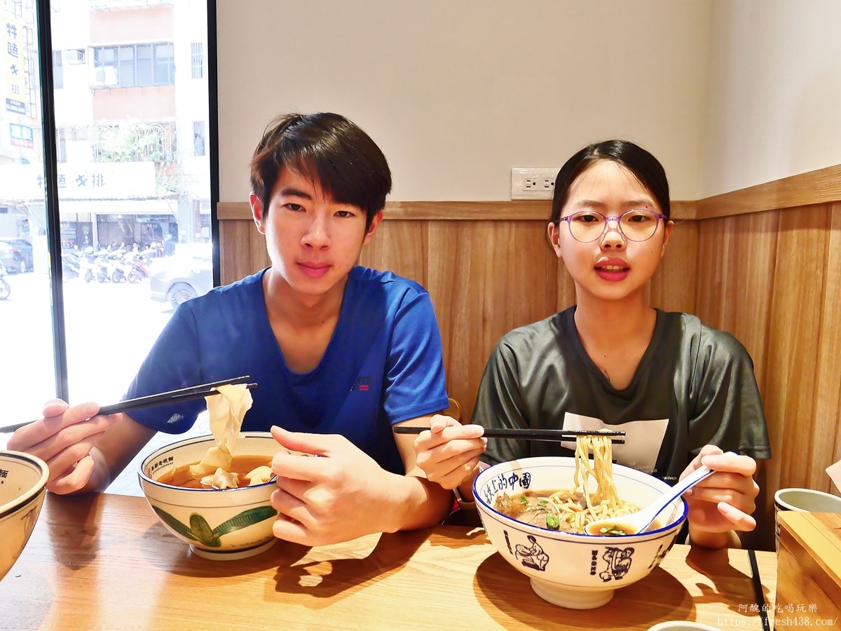 【中和美食】秦朝老碗麵|民德路必吃道地陝西味,酥脆老潼關肉夾饃與 Q 彈油潑扯麵推薦 - 第31張圖 【中和美食】秦朝老碗麵|民德路必吃道地陝西味,酥脆老潼關肉夾饃與 Q 彈油潑扯麵推薦