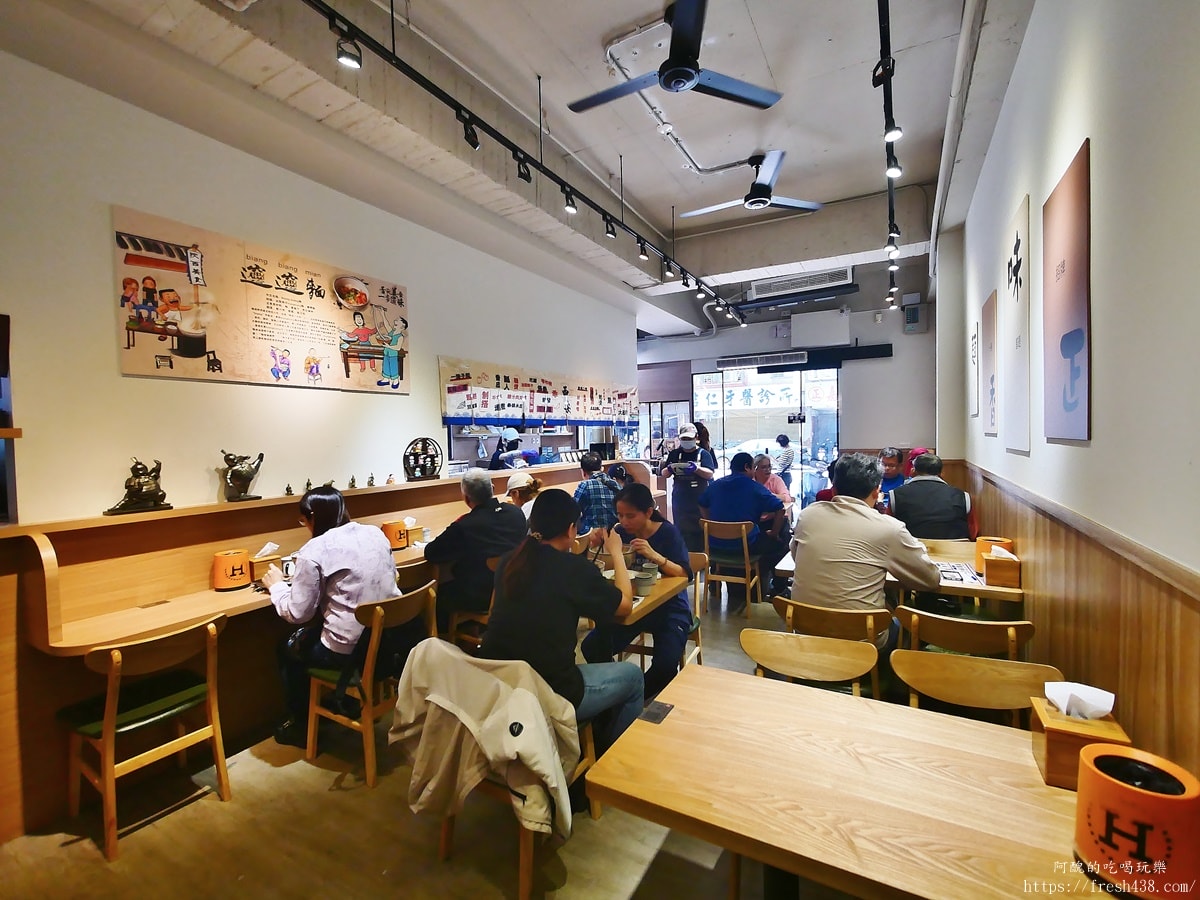 【中和美食】秦朝老碗麵|民德路必吃道地陝西味,酥脆老潼關肉夾饃與 Q 彈油潑扯麵推薦 - 第6張圖 【中和美食】秦朝老碗麵|民德路必吃道地陝西味,酥脆老潼關肉夾饃與 Q 彈油潑扯麵推薦