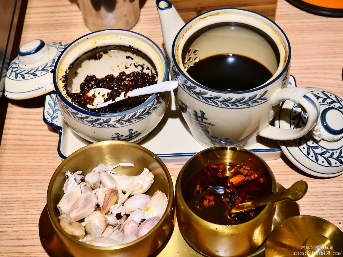 【中和美食】秦朝老碗麵|民德路必吃道地陝西味,酥脆老潼關肉夾饃與 Q 彈油潑扯麵推薦 - 第29張圖 【中和美食】秦朝老碗麵|民德路必吃道地陝西味,酥脆老潼關肉夾饃與 Q 彈油潑扯麵推薦