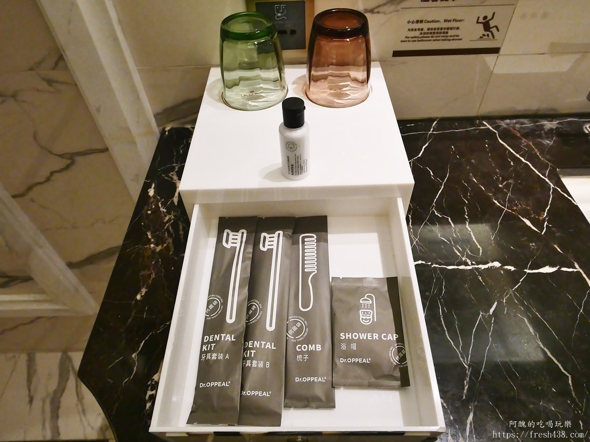 武漢住宿推薦｜黃陂華美達廣場酒店開箱：房間寬敞附更衣室、超大浴缸泡澡，近武漢天河機場26分鐘，早餐必吃熱乾麵
