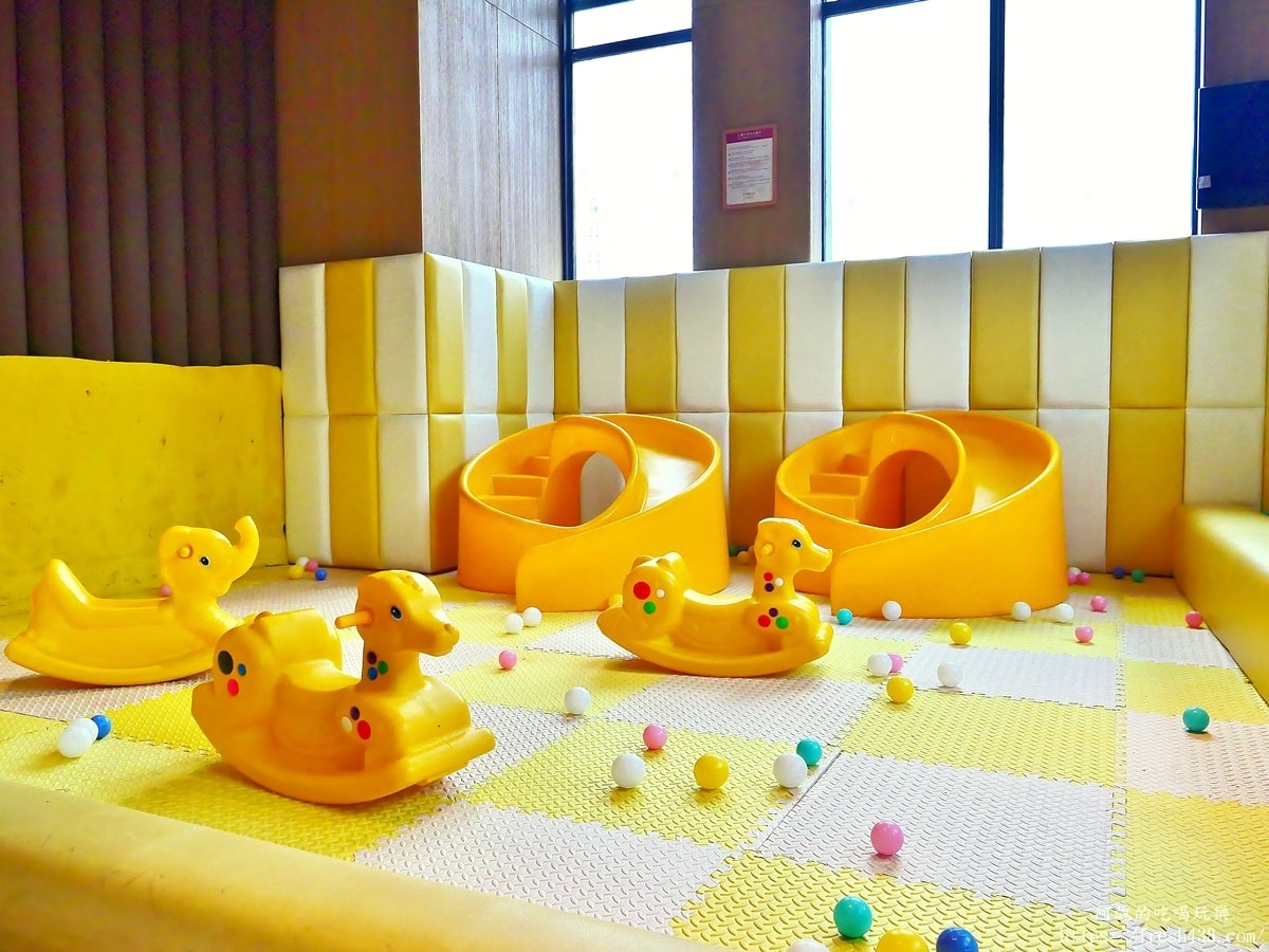 武漢住宿推薦｜黃陂華美達廣場酒店開箱：房間寬敞附更衣室、超大浴缸泡澡，近武漢天河機場26分鐘，早餐必吃熱乾麵