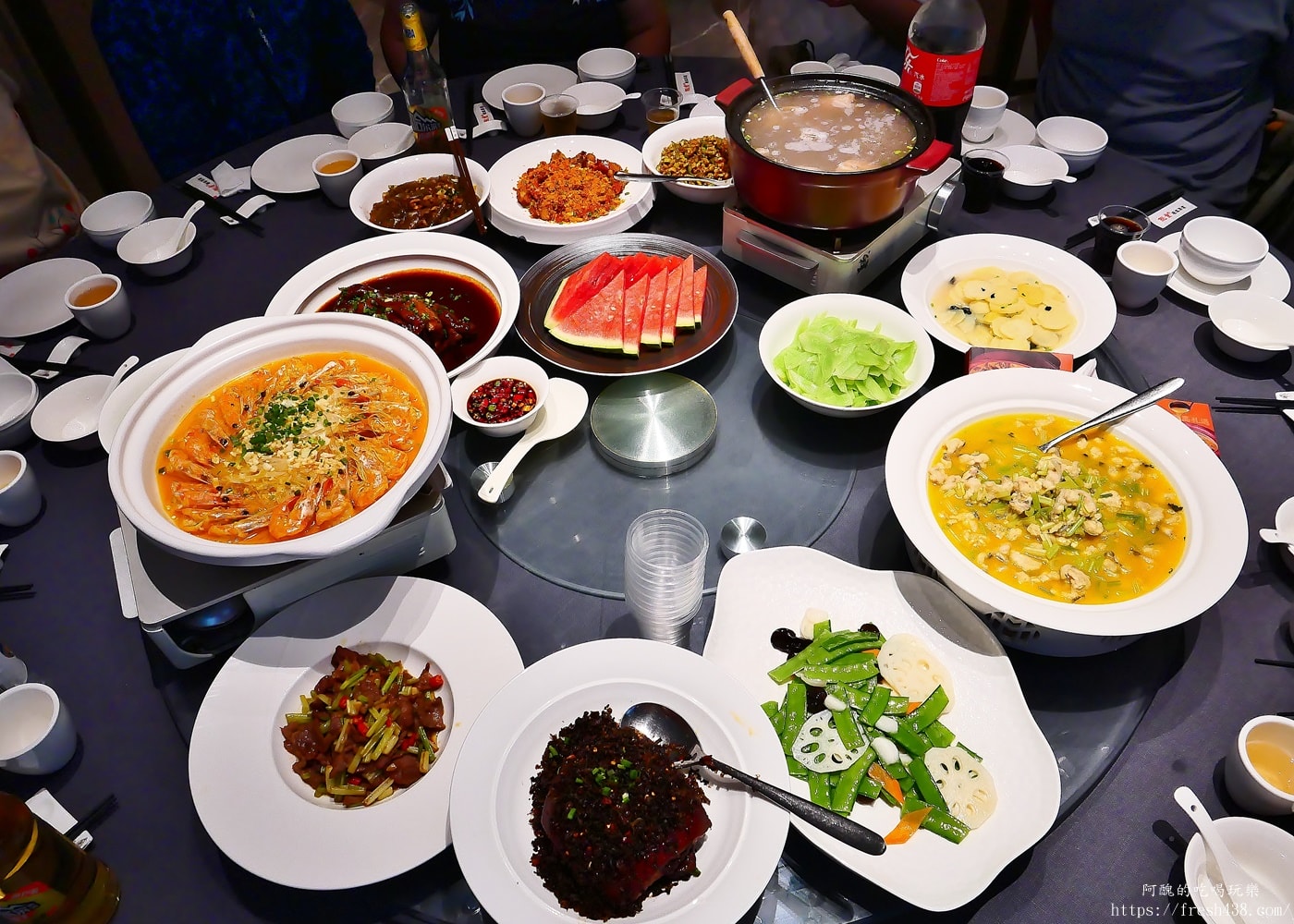張家界美食推薦|鯢童餐廳娃娃魚必吃!土家族迎賓對歌體驗+包廂菜色完整開箱 - 第1張圖 張家界美食推薦|鯢童餐廳娃娃魚必吃!土家族迎賓對歌體驗+包廂菜色完整開箱