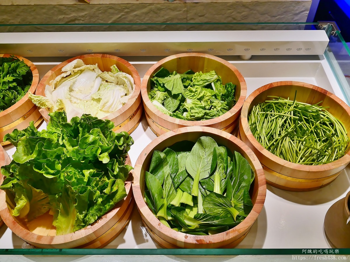桃園龜山火鍋推薦｜饗樂鍋自助吧蔬菜吃到飽，福容徠旅高CP值海陸套餐必吃