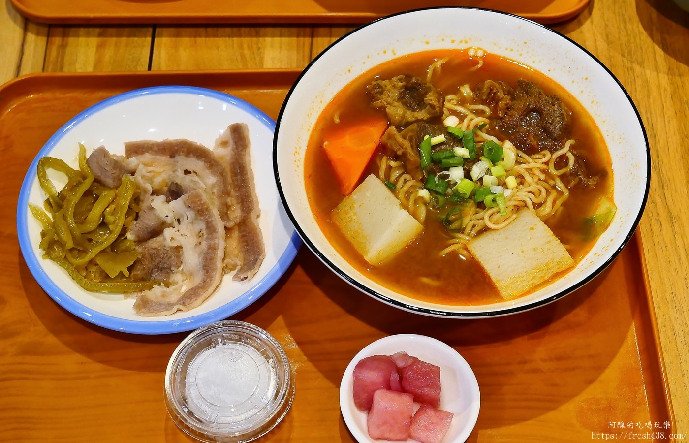 板橋美食推薦｜花山家台麵小館 高CP值麵店、必吃小菜與免費冬瓜茶