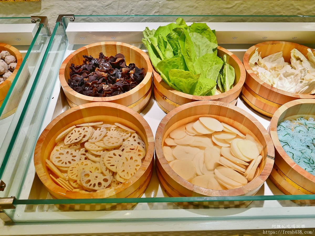 桃園龜山火鍋推薦｜饗樂鍋自助吧蔬菜吃到飽，福容徠旅高CP值海陸套餐必吃