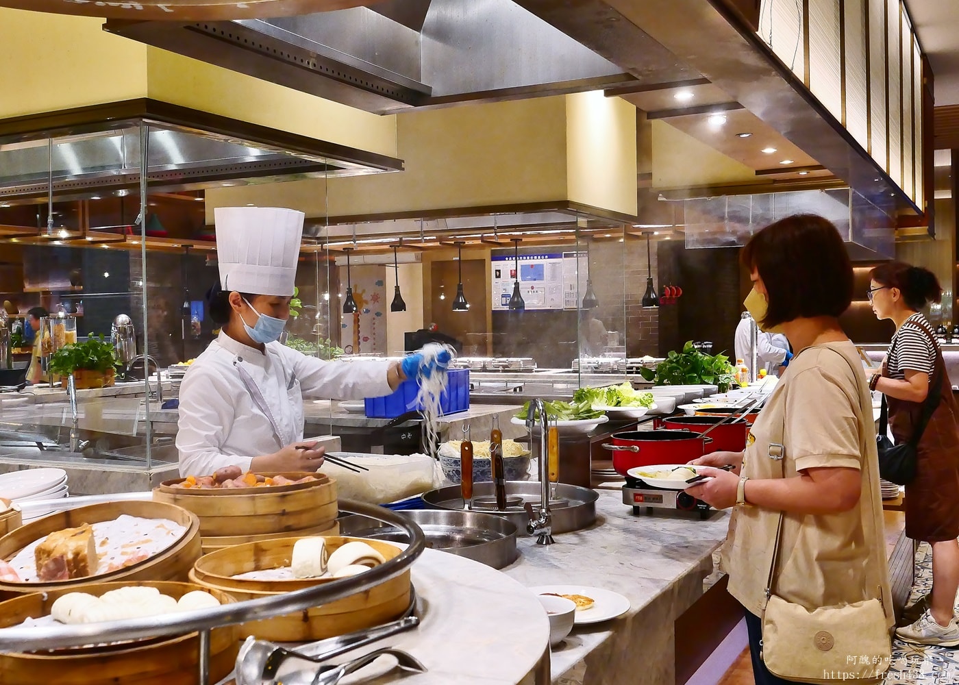吉首住宿推薦｜湘西皇冠假日酒店開箱：房型設施、氣派大廳與自助早餐評價一次看 Crowne Plaza Xiangxi