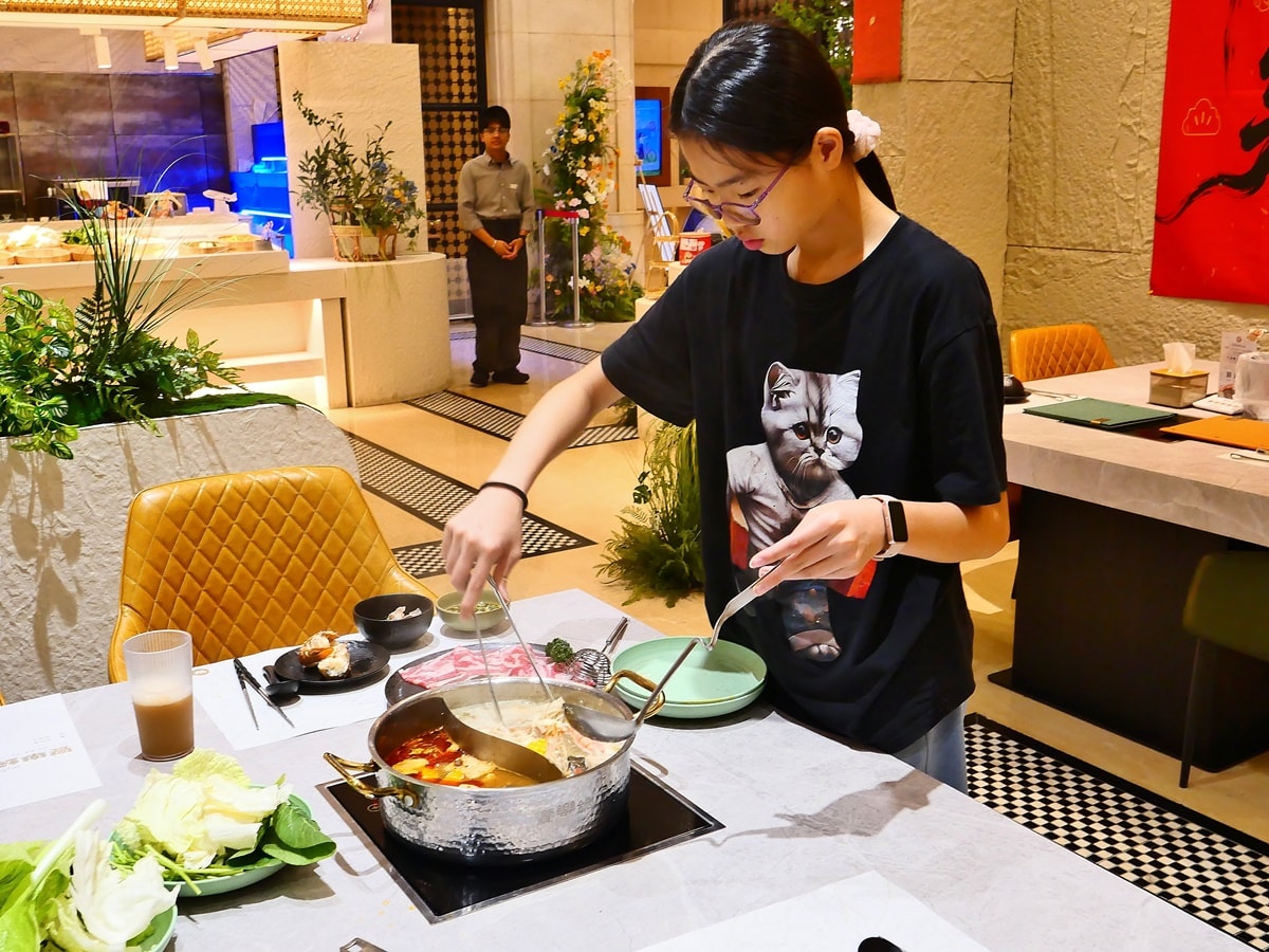 桃園龜山火鍋推薦｜饗樂鍋自助吧蔬菜吃到飽，福容徠旅高CP值海陸套餐必吃