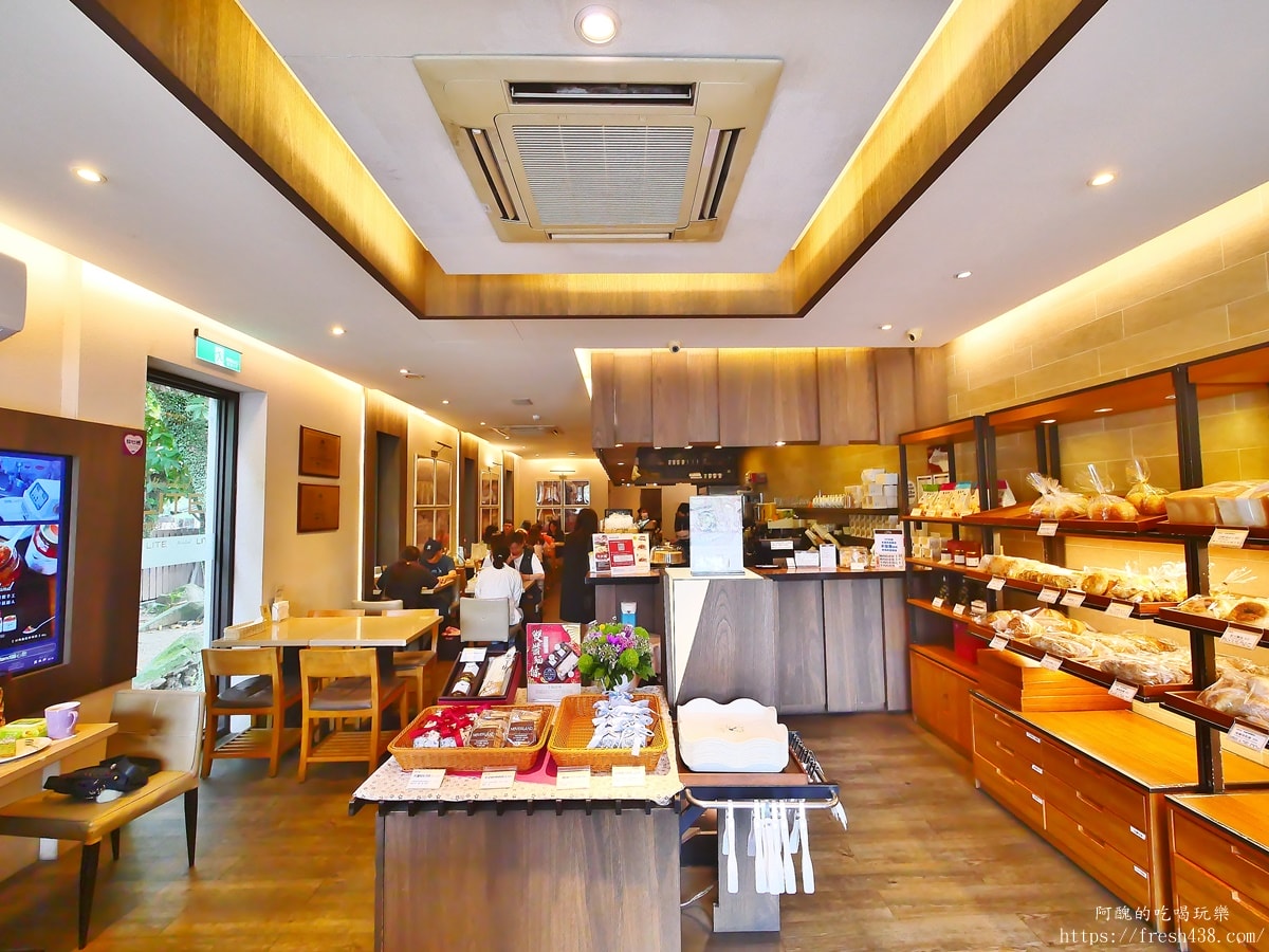 南港美食推薦 NEVERLAND Bakery Café|南港車站必吃義大利麵燉飯+人氣甜點下午茶(菜單含牛肉麵中式料理) - 第5張圖 南港美食推薦 NEVERLAND Bakery Café|南港車站必吃義大利麵燉飯+人氣甜點下午茶(菜單含牛肉麵中式料理)
