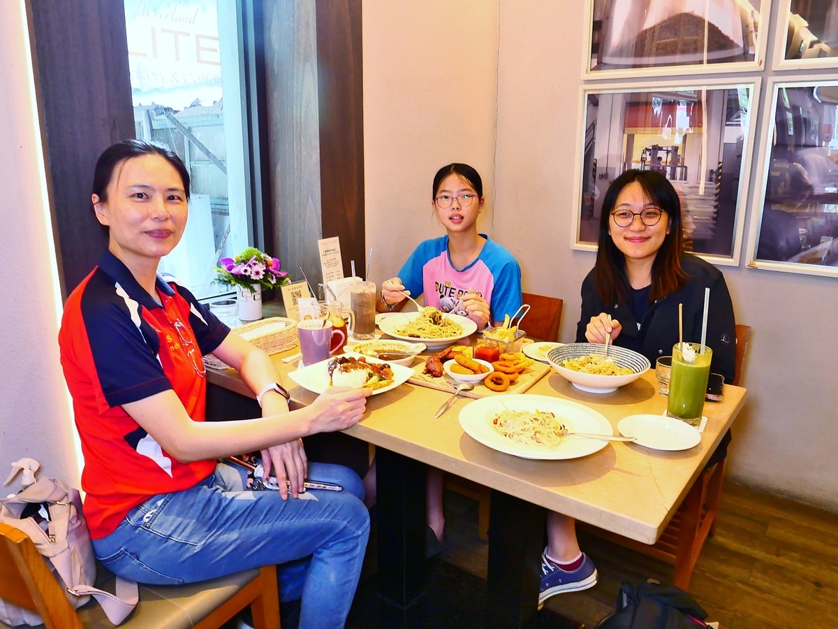 南港美食推薦 NEVERLAND Bakery Café|南港車站必吃義大利麵燉飯+人氣甜點下午茶(菜單含牛肉麵中式料理) - 第53張圖 南港美食推薦 NEVERLAND Bakery Café|南港車站必吃義大利麵燉飯+人氣甜點下午茶(菜單含牛肉麵中式料理)